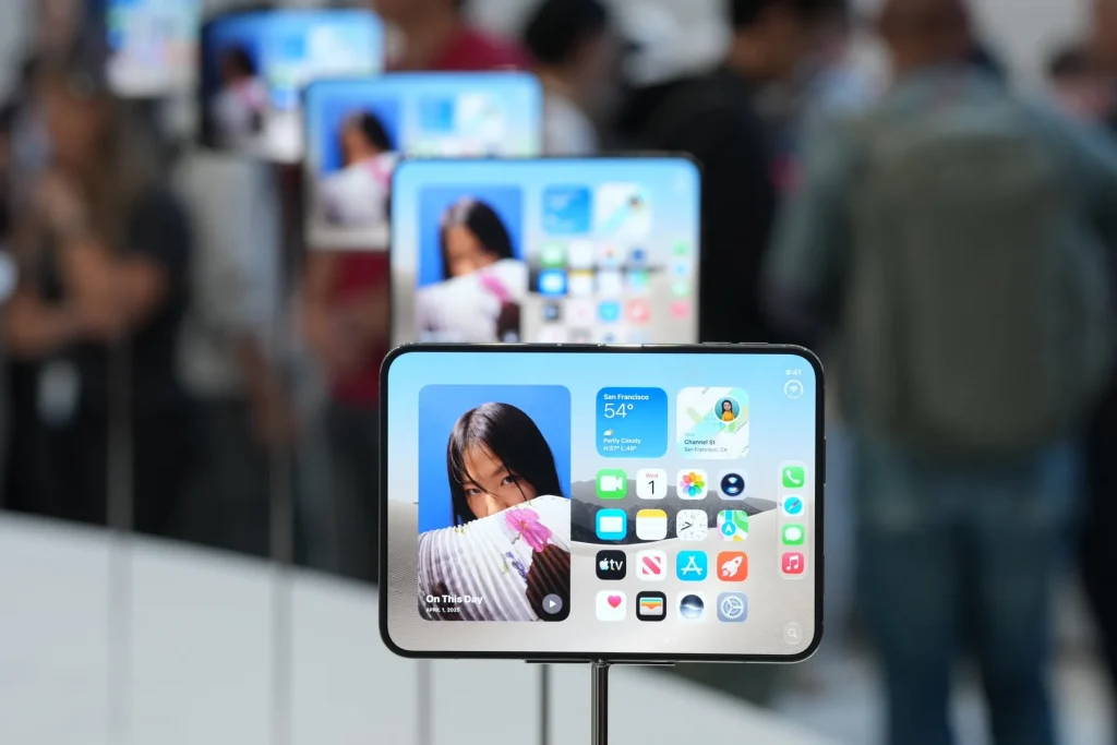 iPhone Duo – specyfikacja i cena w Polsce. Co oferuje składany telefon Apple?