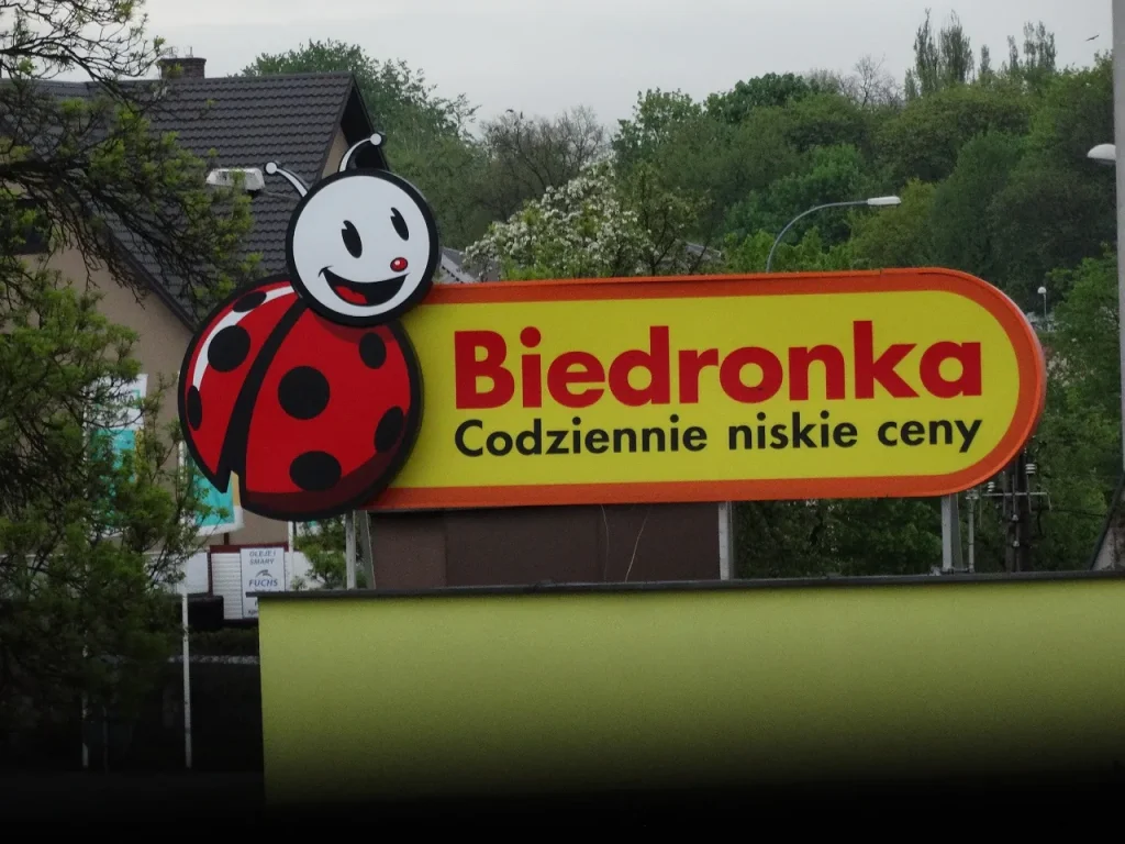 Biedronka przecenia kawę. Dallmayr 1+1 gratis i ekspres za pół ceny